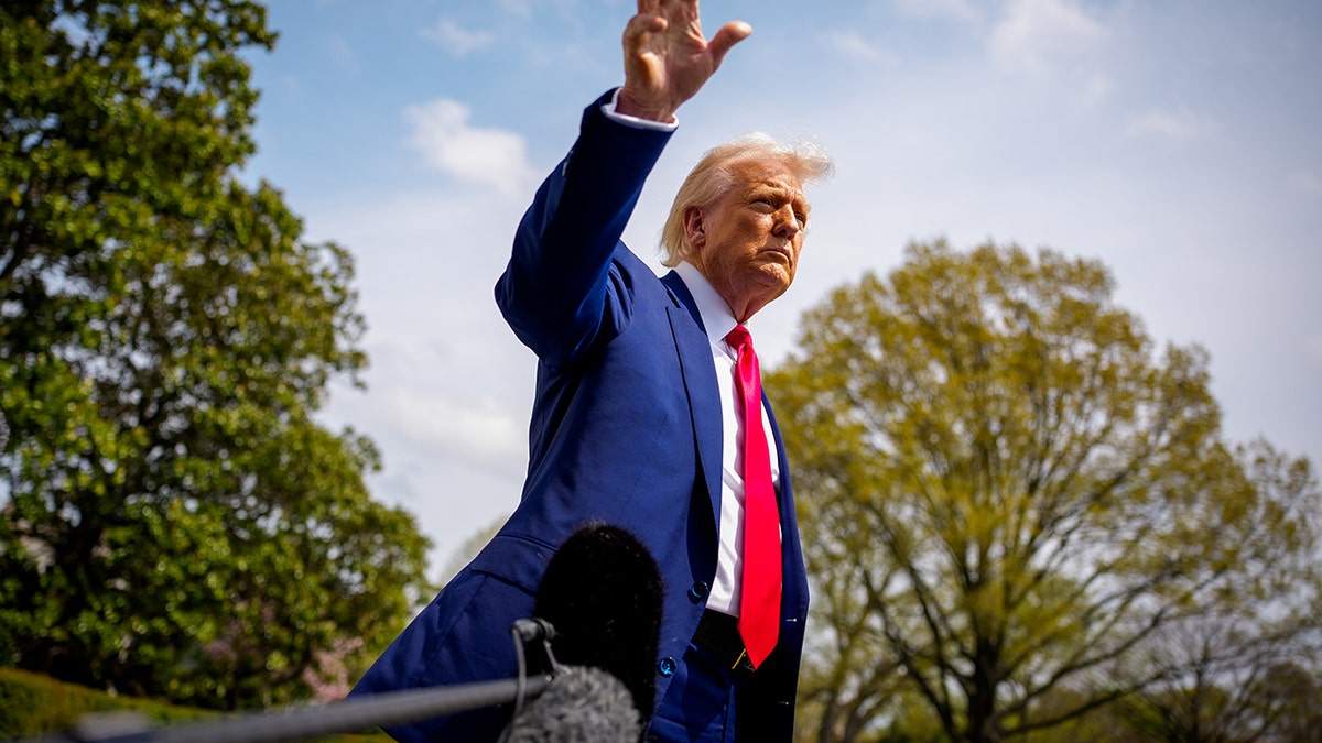 Donald Trump Waves