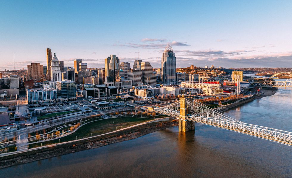 High Old Vision when the sun and sets of John A. Suspension is suspension with a fur-stone with Cincinnati along the Ohio River